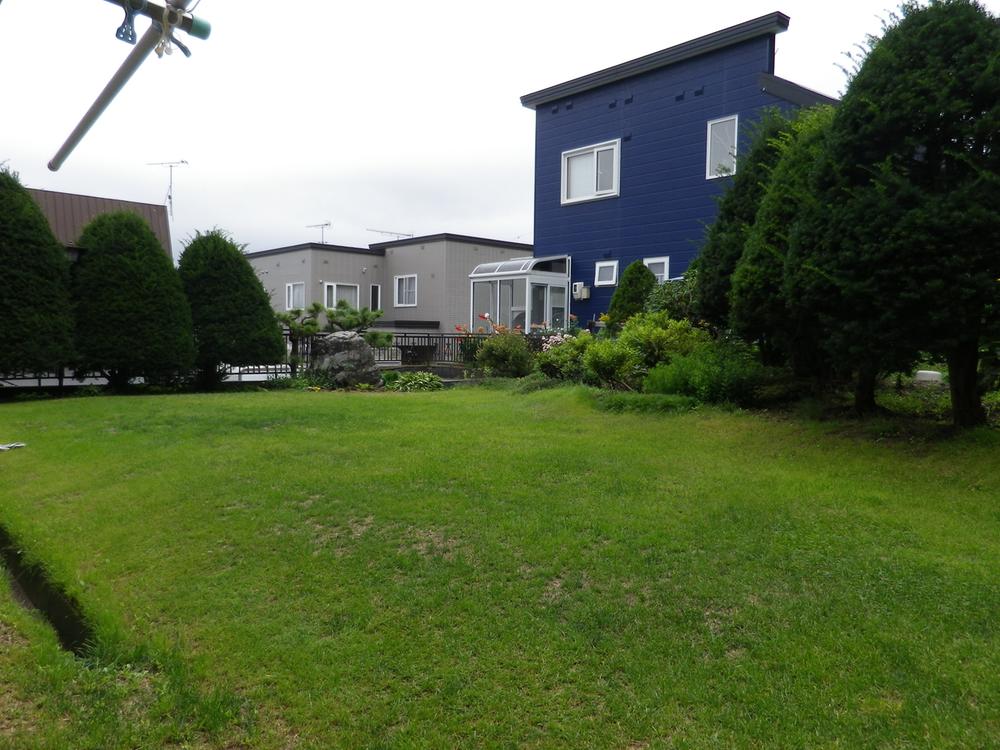 Garden. Local (August 2013) Shooting