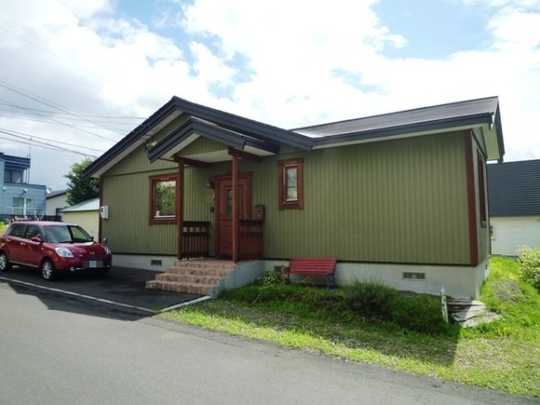 Local appearance photo. Appearance is a picture. Becoming Sweden House custom home.