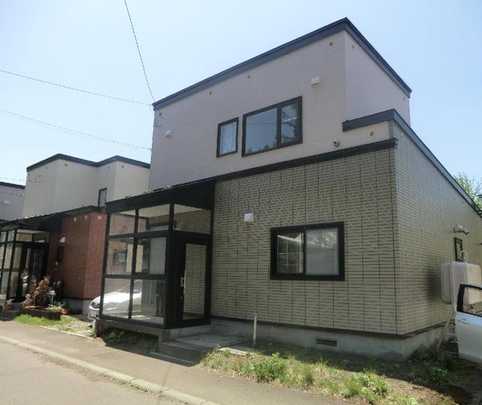 Local appearance photo. Property exterior shooting. September 2011 exterior wall paint. 