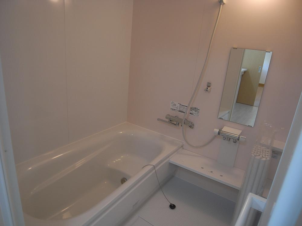 Bathroom. Indoor (2013 November 3, 2008) shooting Reheating function with bathroom!