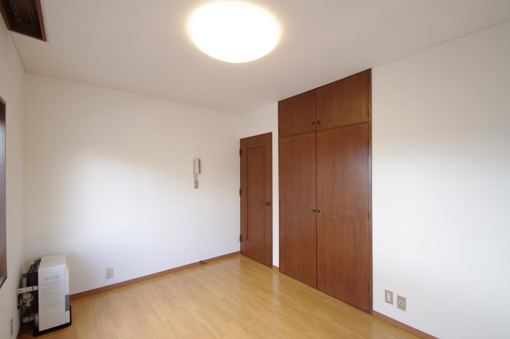 Non-living room. Western-style 6.0 Pledge