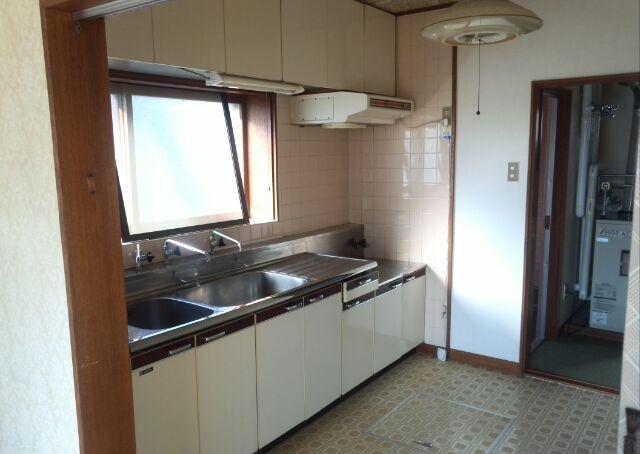 Kitchen. Indoor (11 May 2013) Shooting