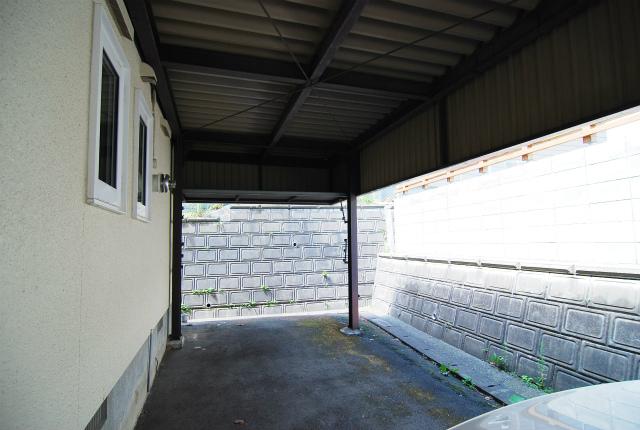 Parking lot. Two is possible in tandem. 