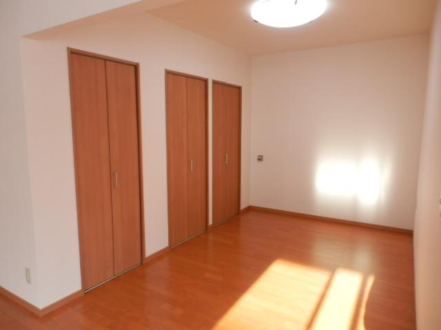 Non-living room. 2 Kaiyoshitsu