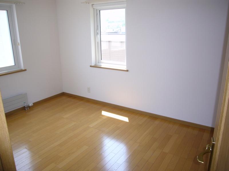 Non-living room. 2 Kaiyoshitsu 1