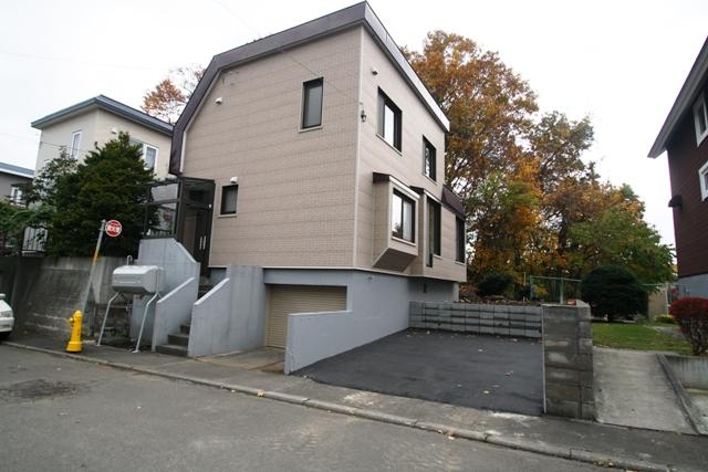 Local appearance photo. Local (10 May 2013) Shooting