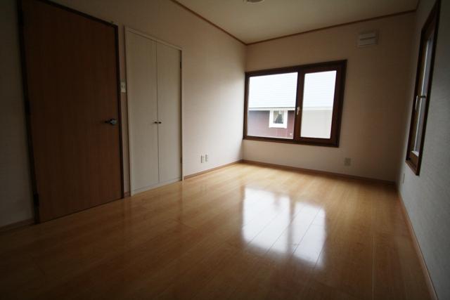 Non-living room. Indoor (10 May 2013) Shooting