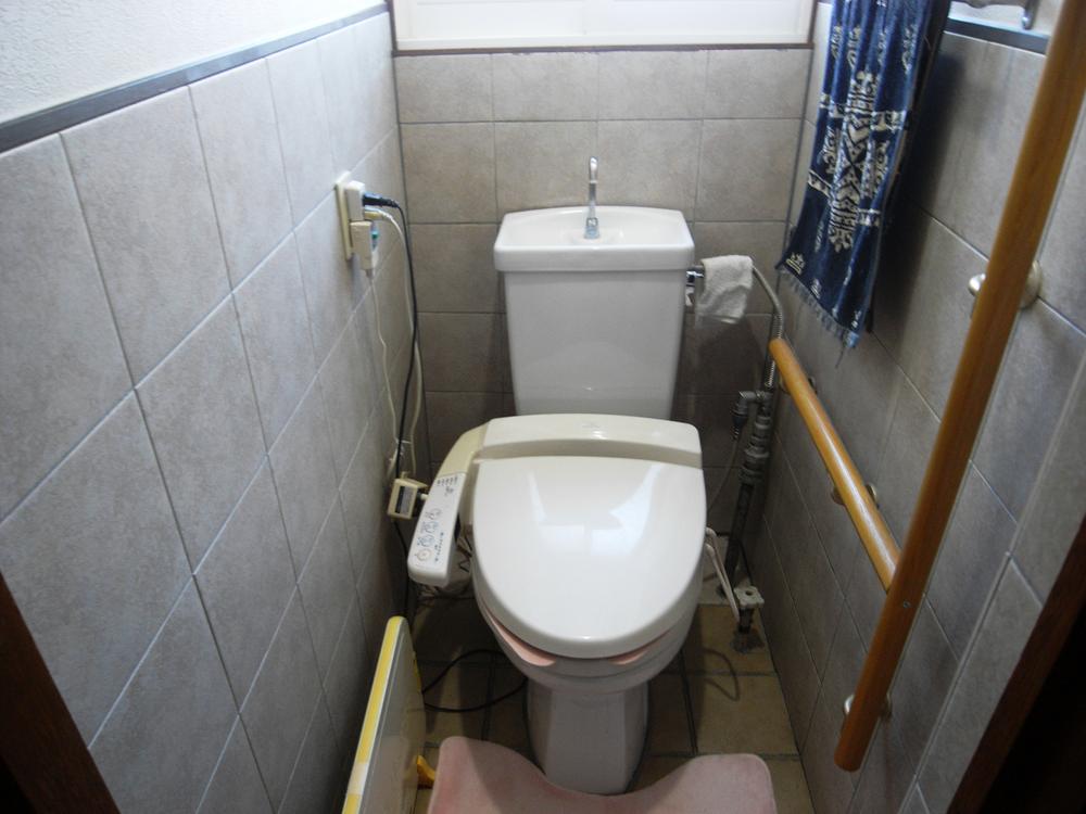 Toilet. Indoor (11 May 2013) Shooting