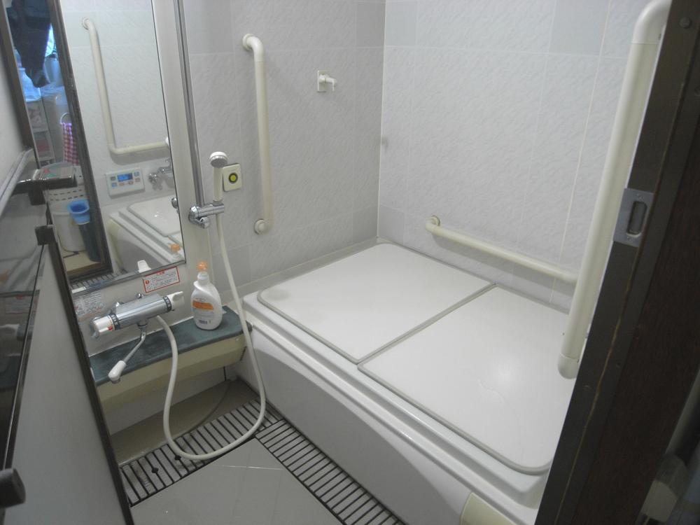 Bathroom. Indoor (11 May 2013) Shooting