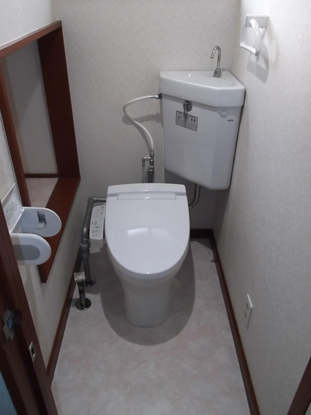 Toilet. Indoor (11 May 2013) Shooting