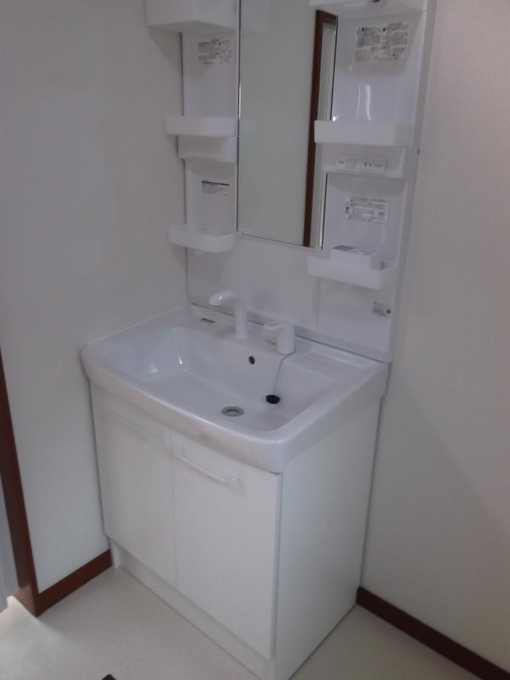 Wash basin, toilet. Indoor (11 May 2013) Shooting