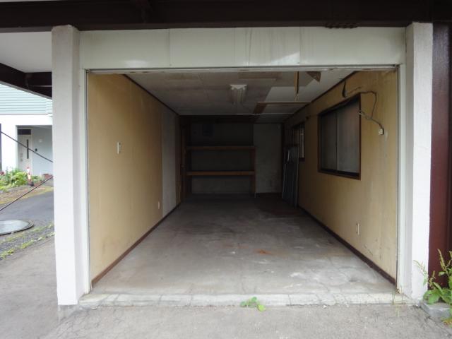 Parking lot. Local (July 2013) Shooting