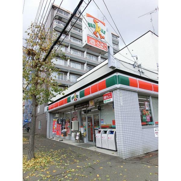 Convenience store. Thanks 250m to Hongo street shop