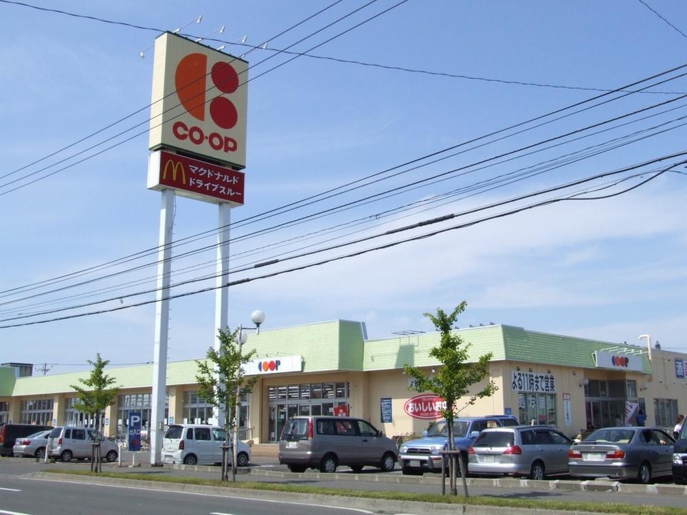 Supermarket. KopuSapporo 938m until the new Hassamu shop