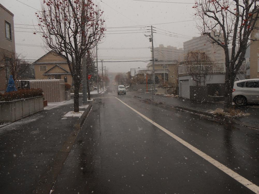 Local photos, including front road. Local (12 May 2013) Shooting