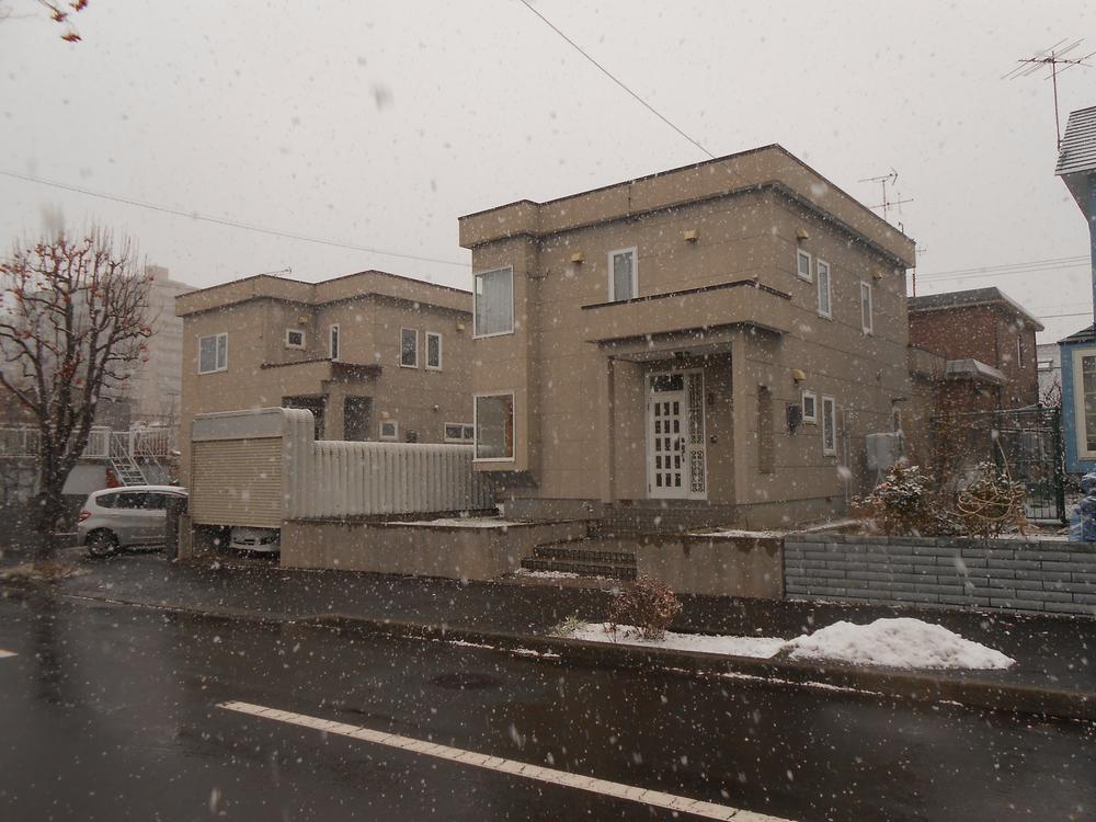 Local appearance photo. Local (12 May 2013) Shooting