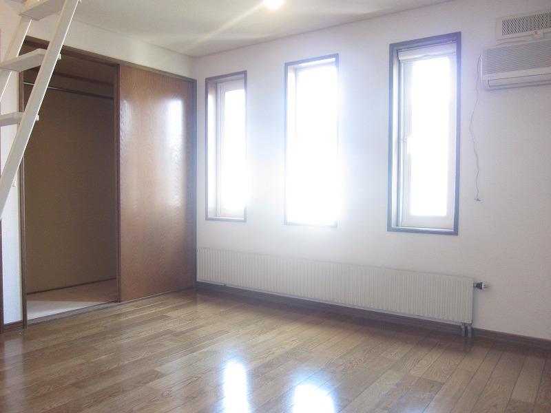 Non-living room. Local (11 May 2013) Shooting