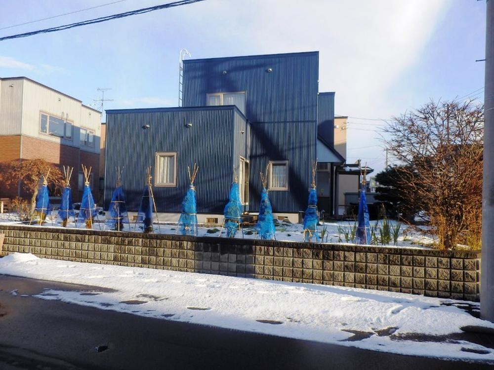 Same specifications photos (appearance). Landscaped garden