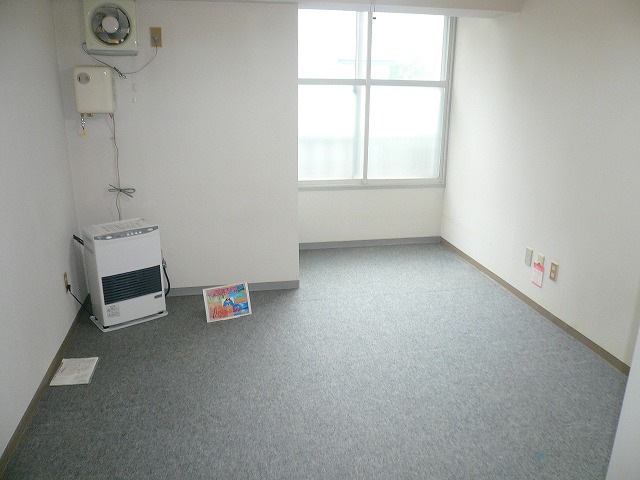 Other room space. Stove equipped ☆