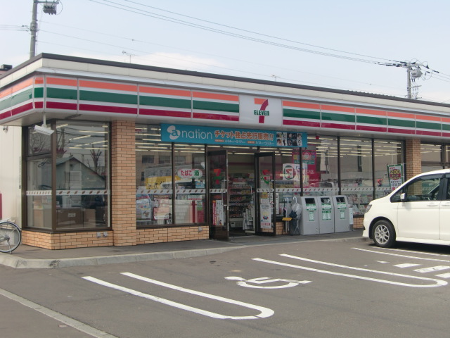 Convenience store. Seven-Eleven (convenience store) up to 100m
