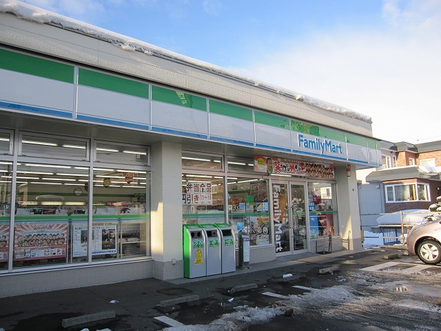 Convenience store. FamilyMart Hiragishiminami store up (convenience store) 251m