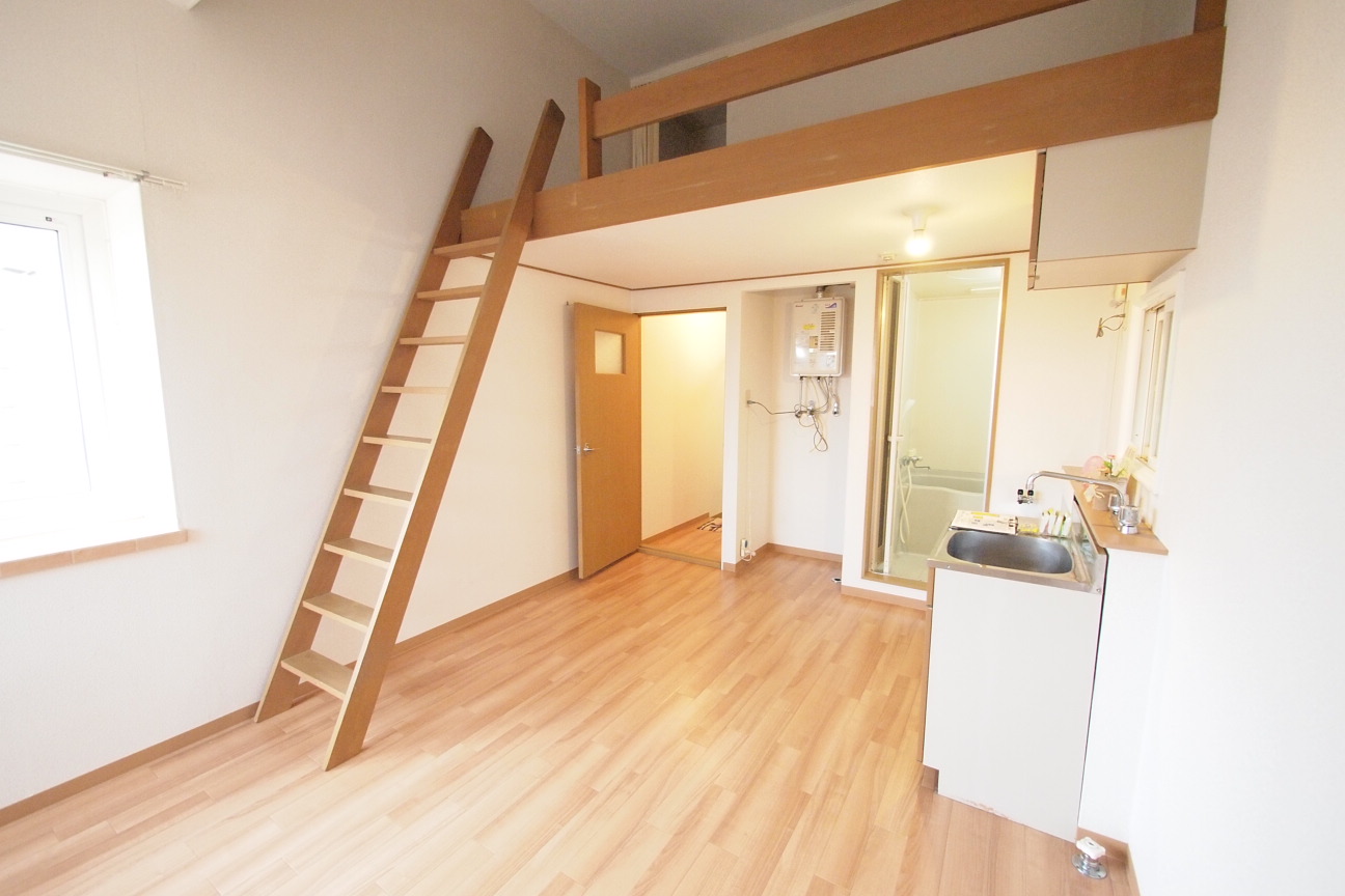 Living and room. It is very Oshiyare loft. 