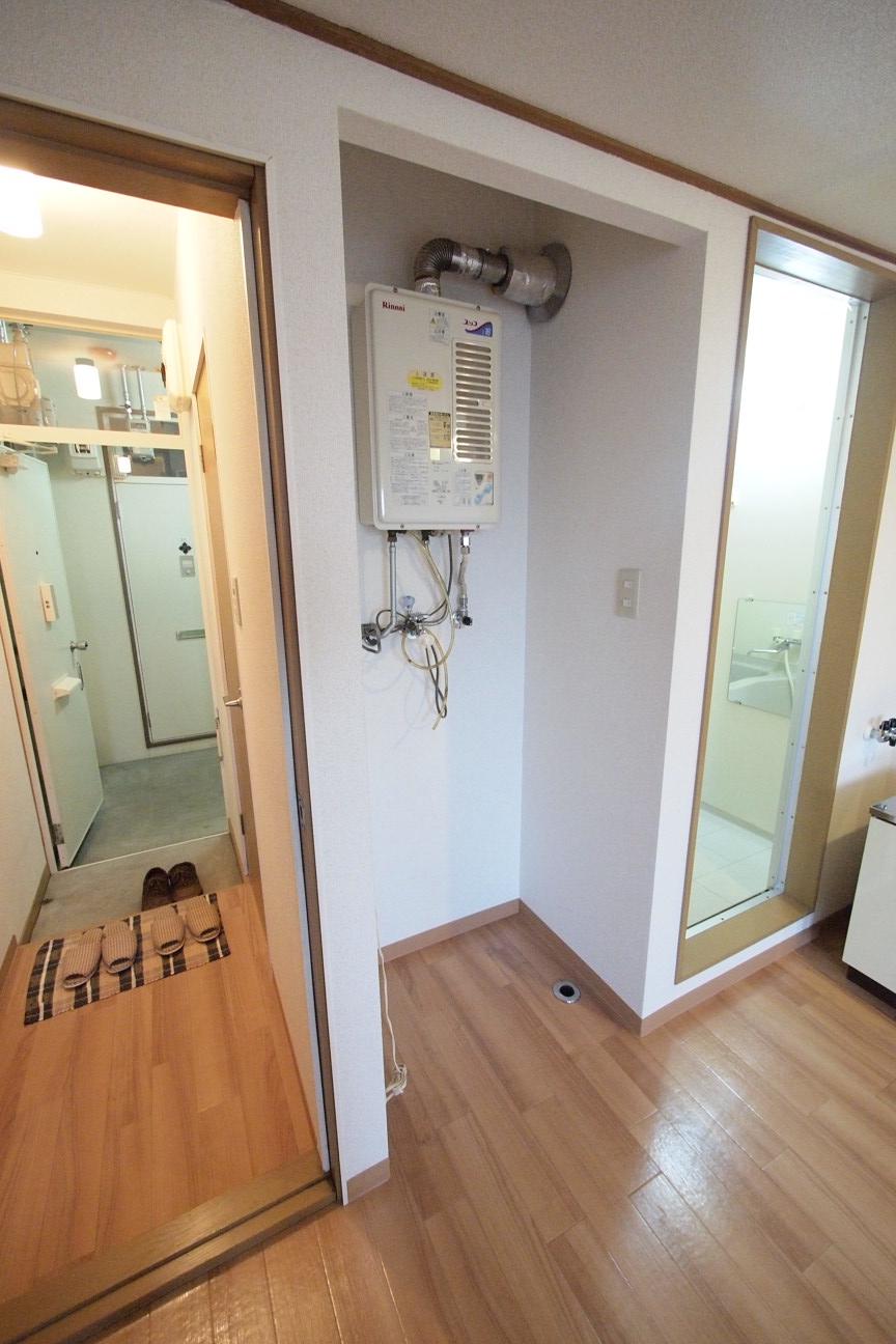 Washroom. Water is around. 