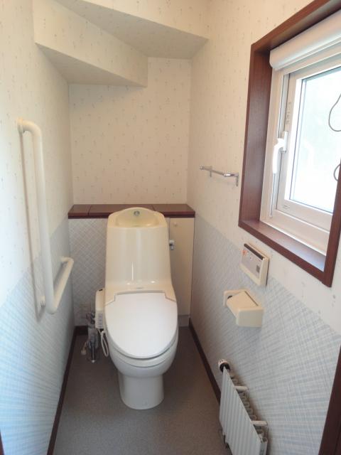 Toilet. Indoor (June 2013), shooting (1F)