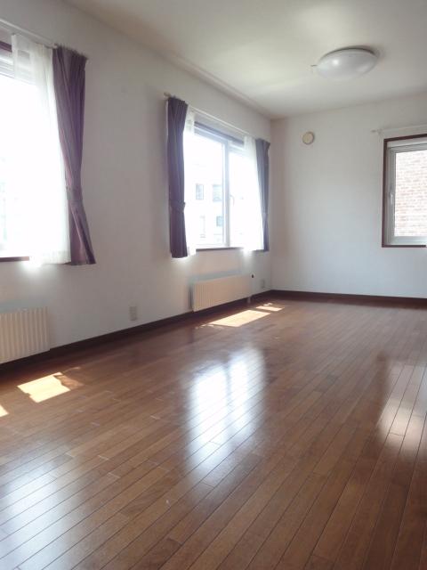 Non-living room. Indoor (June 2013) Shooting