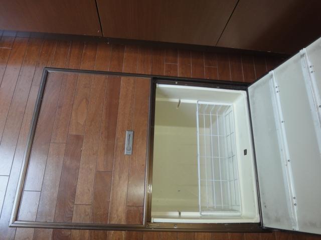 Receipt. Underfloor Storage