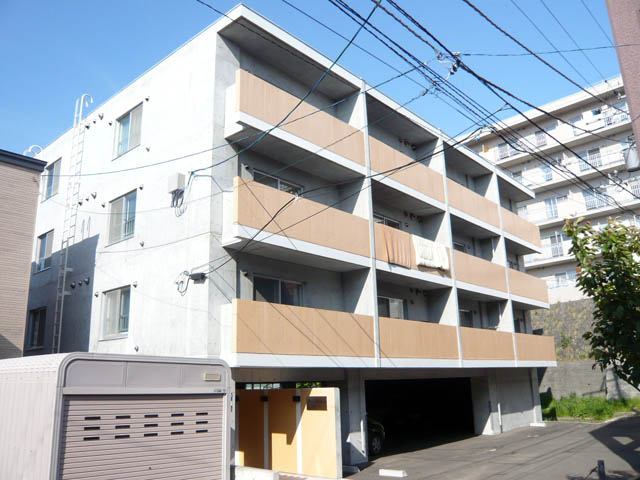 Building appearance. Point is covered parking! 