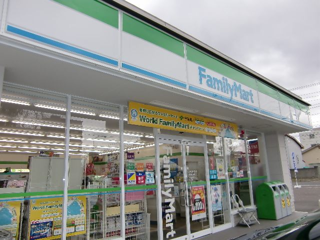 Convenience store. 200m to family mart (convenience store)