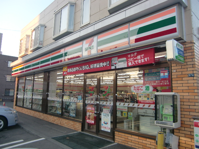 Convenience store. Seven-Eleven Toyohira Article 7 store up (convenience store) 180m