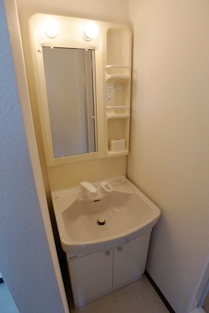 Other room space. Shandore