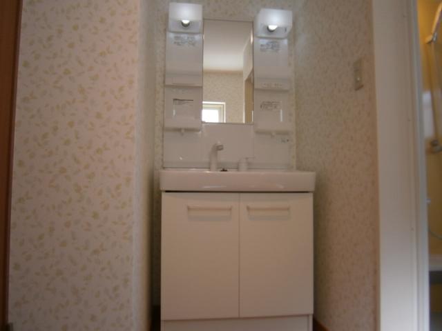 Wash basin, toilet. Indoor (March 2013) Shooting