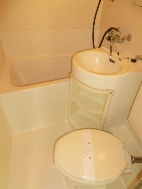 Bath. Clean unit bus