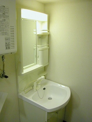 Washroom. Shandore equipped ☆