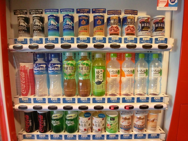 Other common areas. Repertoire of the vending machine every time the familiar. What cans 100 yen!
