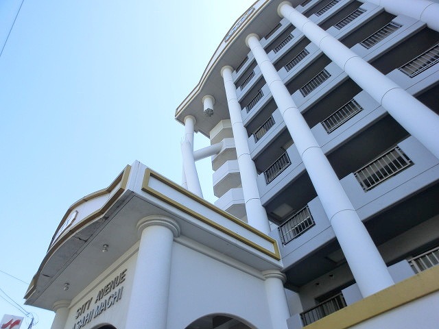 Building appearance. It is broken after all pillars by one ・ ・ ・ (Last is on the design)