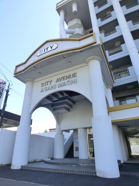 Building appearance. The entrance is exactly palace! !