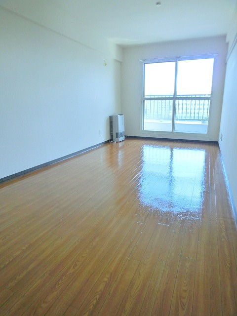 Living and room. Simple and Gatun! When a large living! !