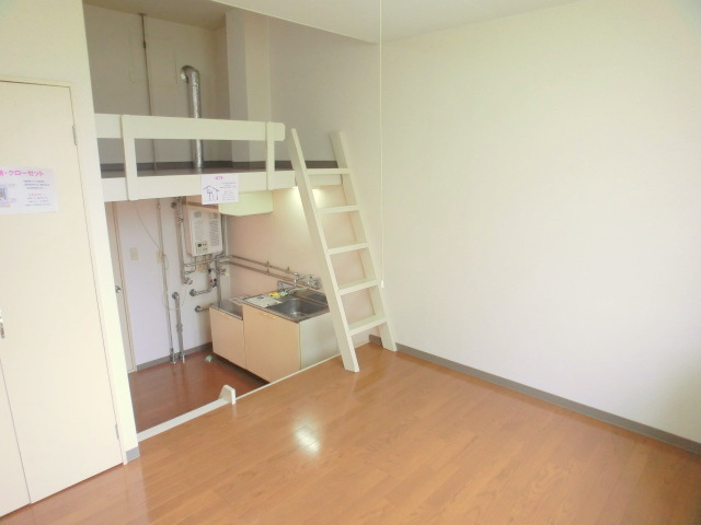 Other room space. Western and loft