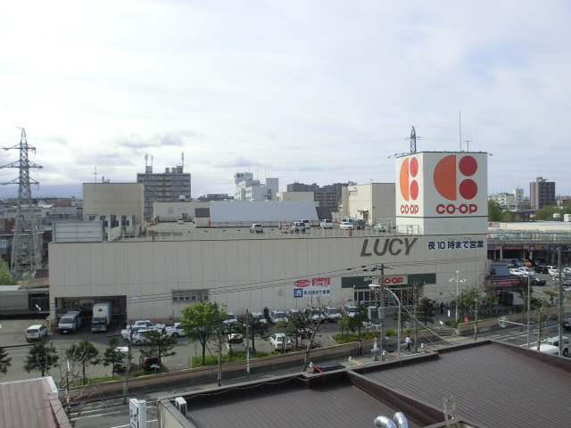 Supermarket. 779m until Lucy (super)