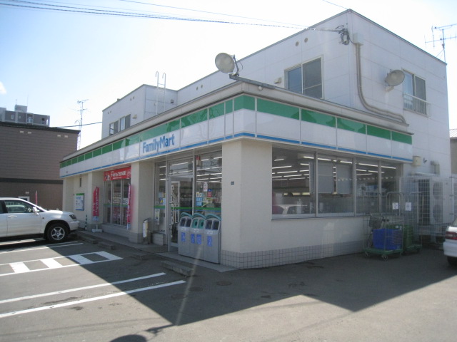 Convenience store. FamilyMart northeast through store up (convenience store) 205m