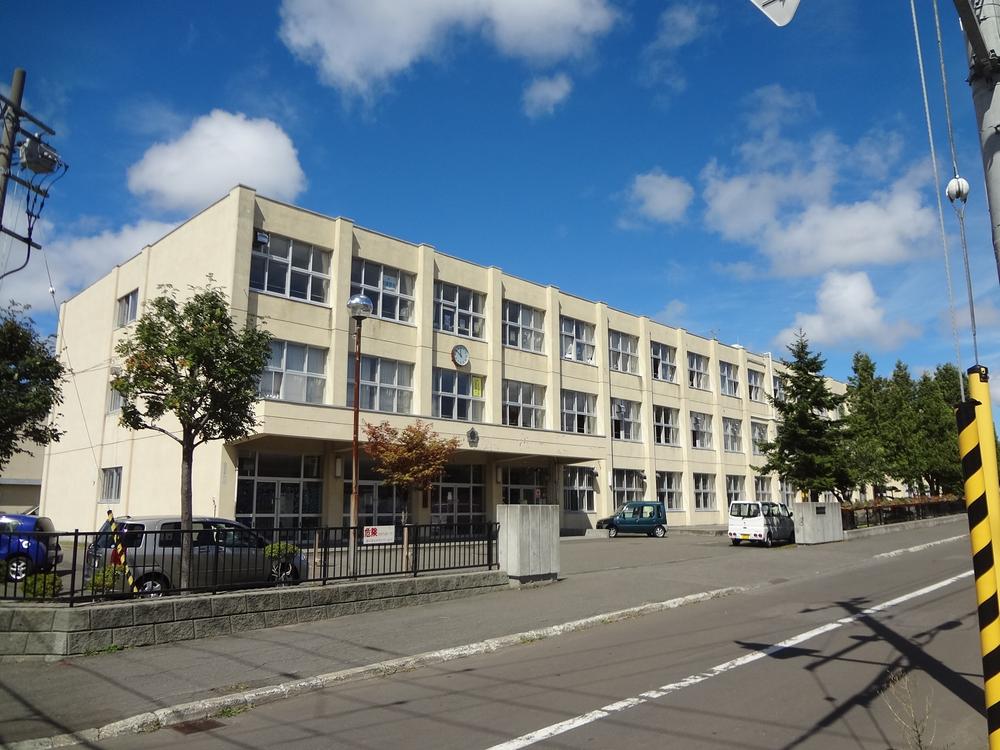Other local. Nishioka until junior high school 11 minutes' walk