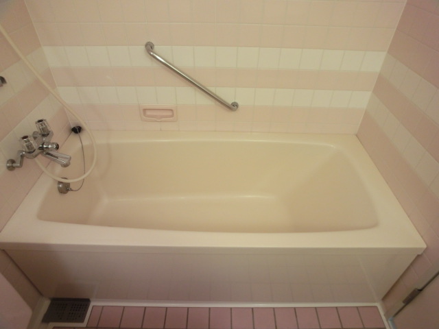 Bath. Bathing close to Hitotsubo