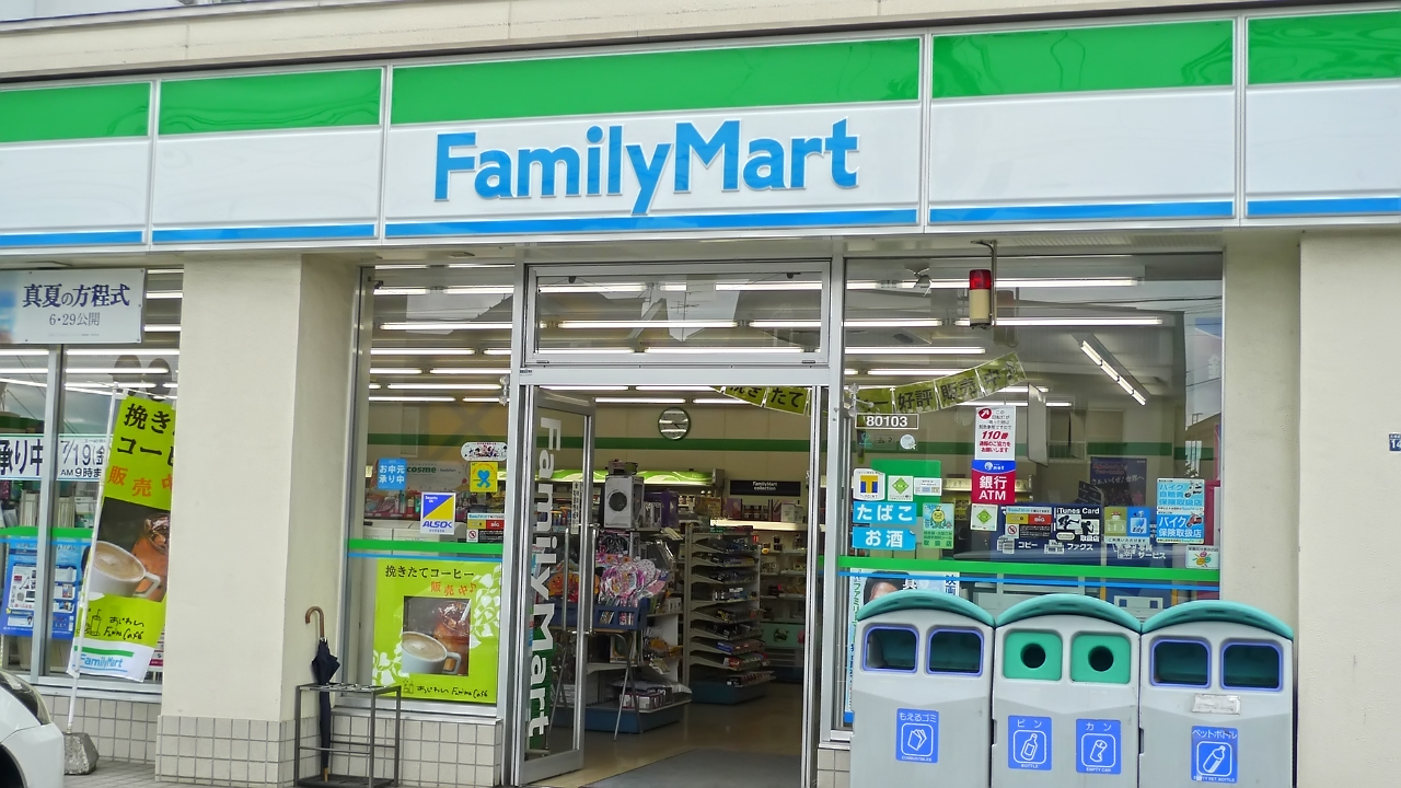 Convenience store. 150m to Seven-Eleven (convenience store)