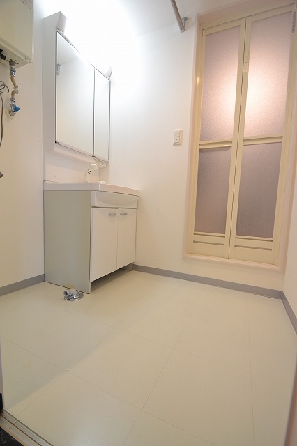 Washroom.  ■ Also it is put laundry basket