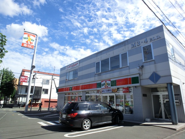 Convenience store. Thanks Hiragishi Article 3 store up (convenience store) 118m