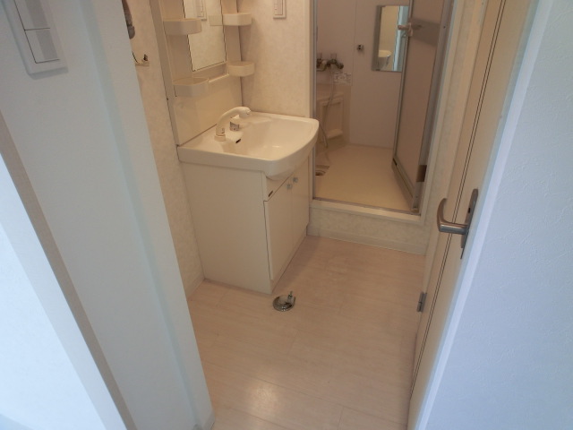 Washroom. Independent dressing room. 